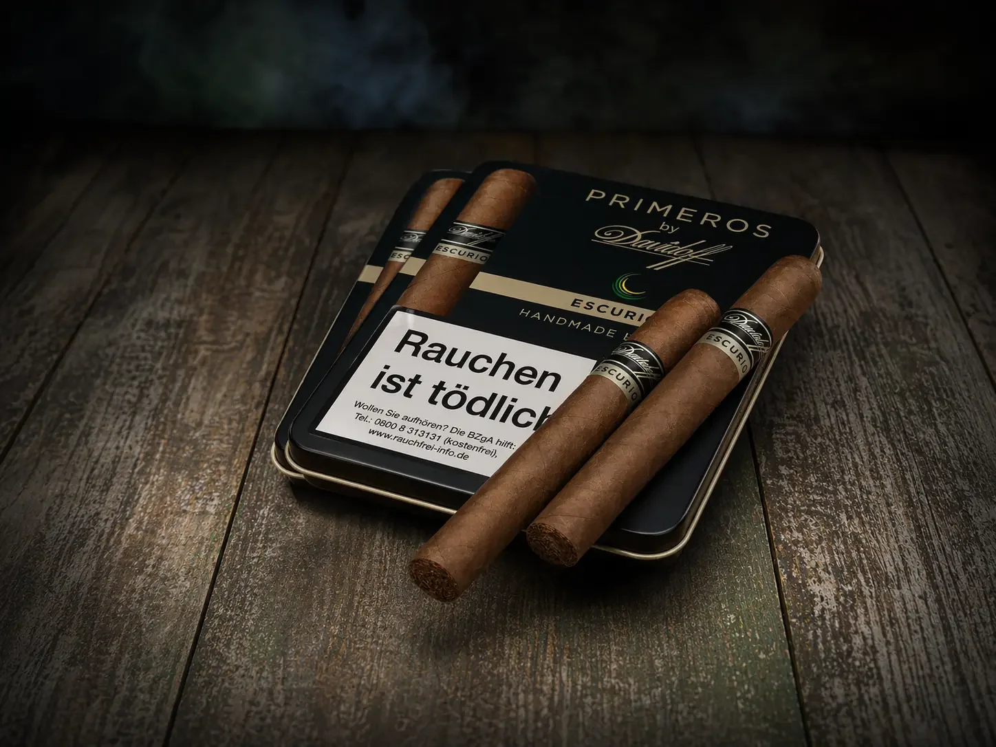 Davidoff Primeros Zigarren neben ihrer Dose angeordnet.