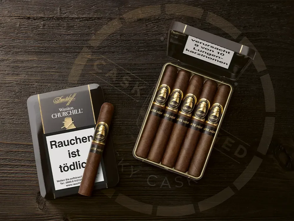 Zwei Dosen Davidoff Winston Churchill „The Late Hour Series“ Petit Panetela-Zigarren.