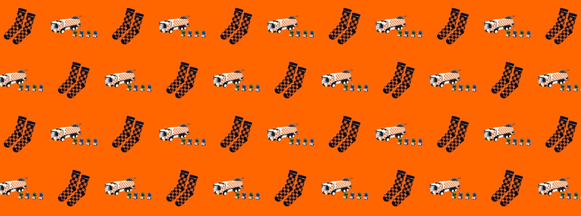 Muster aus schwarz-orange karierten Socken und Müllauto aus Klemmbausteine