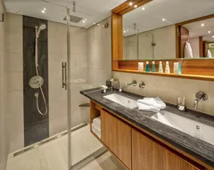 The bathroom of a AmaMagna Suite SA