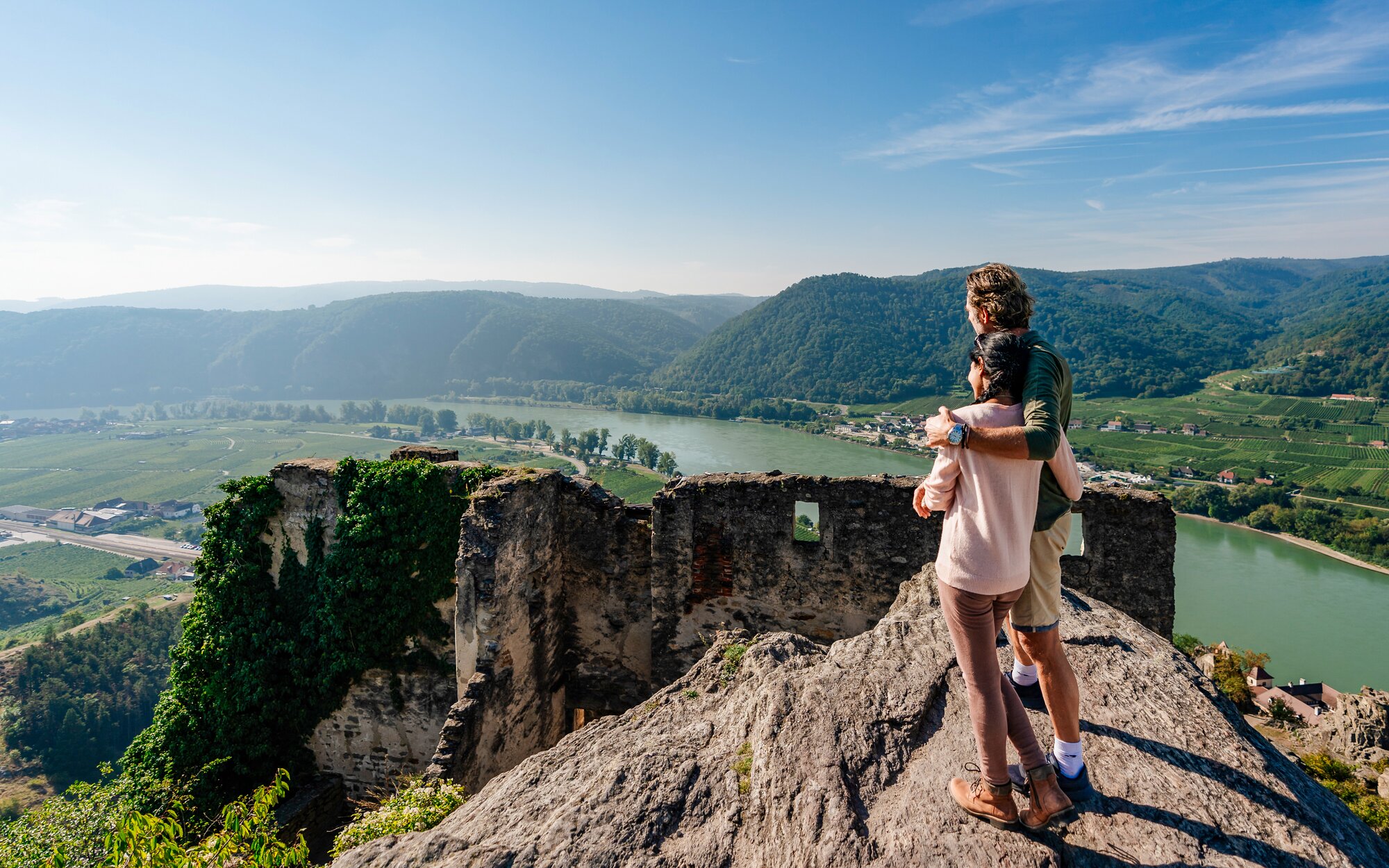 Couple hiking and looking out to Dürnstein castle ruins in Austria