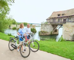 A couple on a biking excursion along the Seine river in France