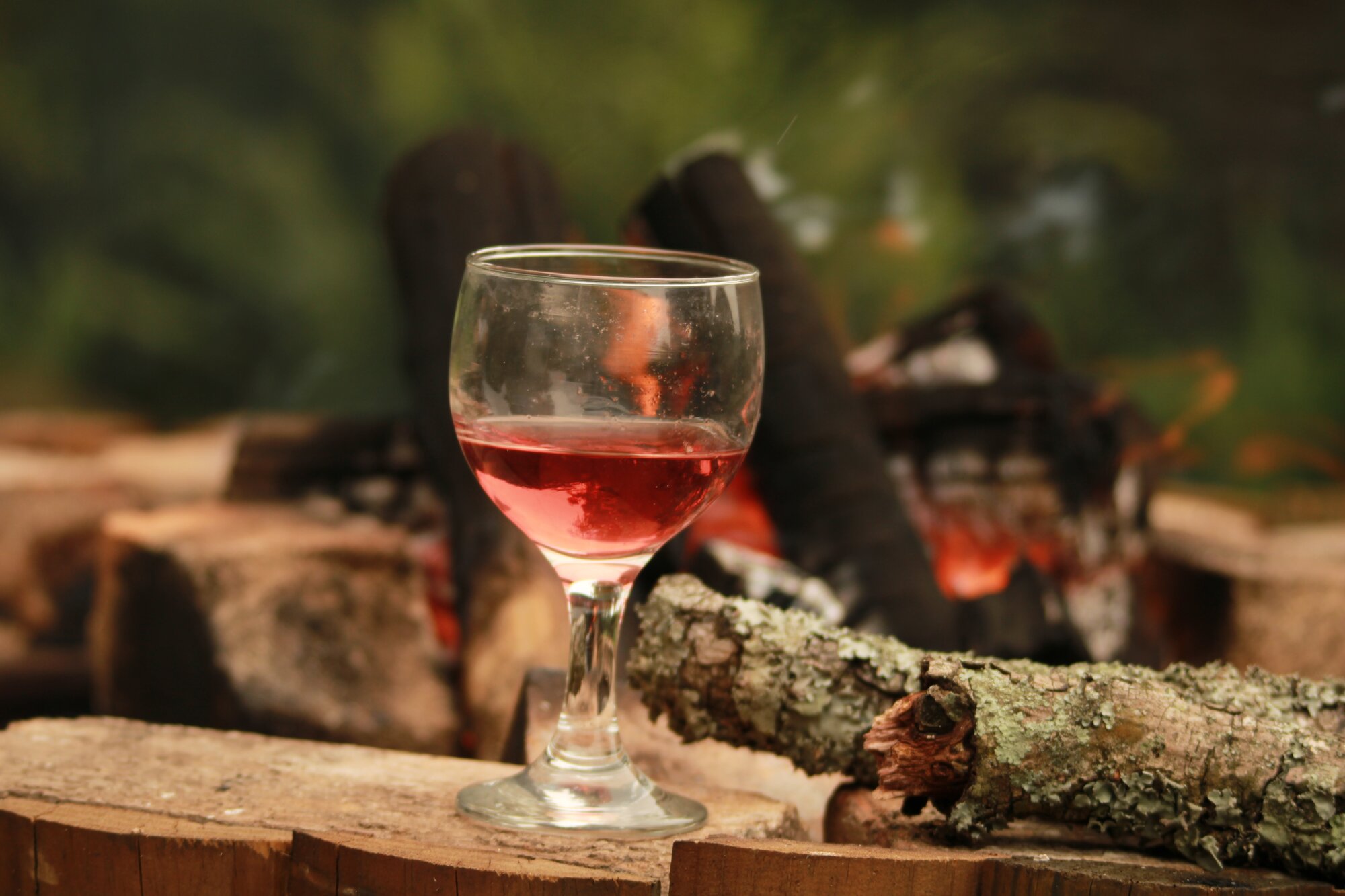 Relaxing fire, coles, south african braai fire, with a glass of wine, chillaxing