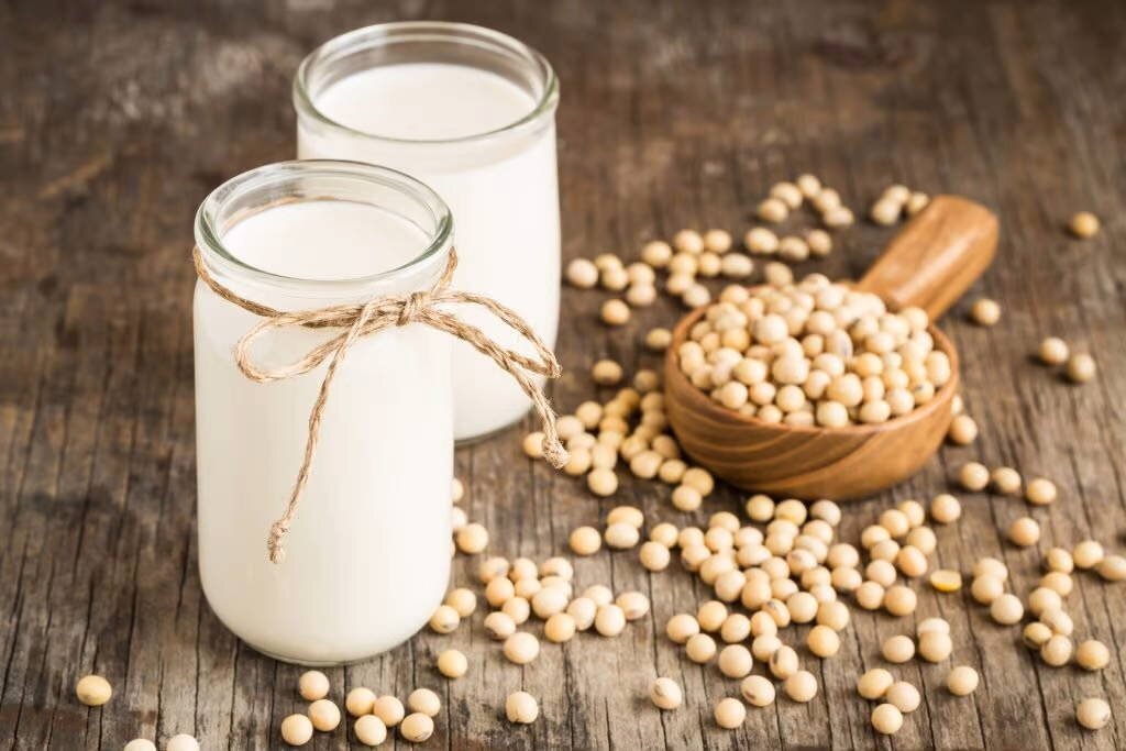 2 glasses of soy milk and a cup of soy beans