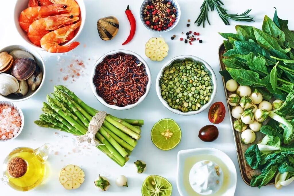 Prawns, spices, asparagus, limes, garlic and other foods