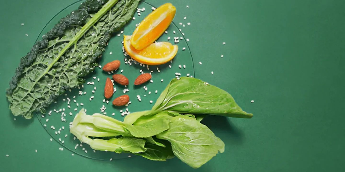 Orange slices, almonds and greens