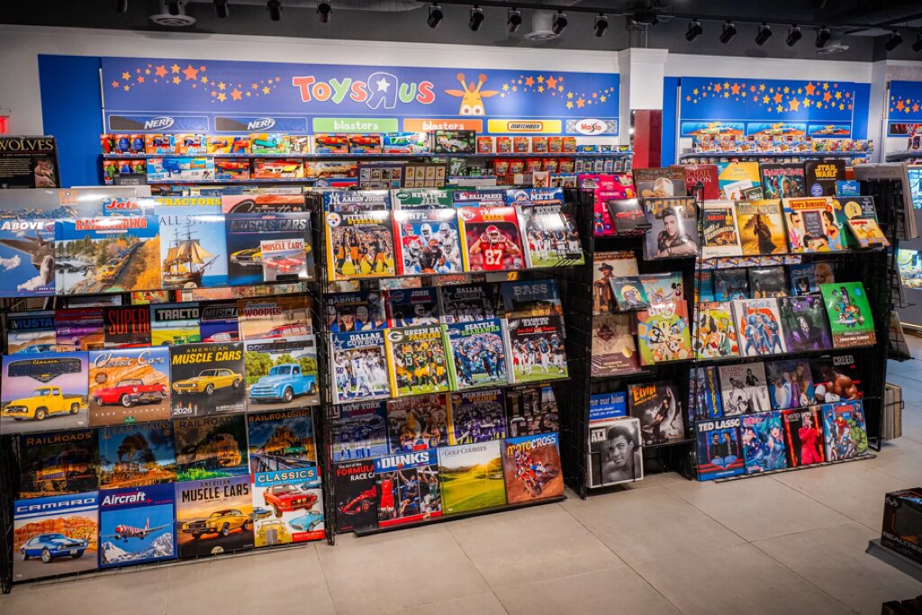 Toys"R"Us Holiday Shop Long Beach Towne Center in Long Beach, CA