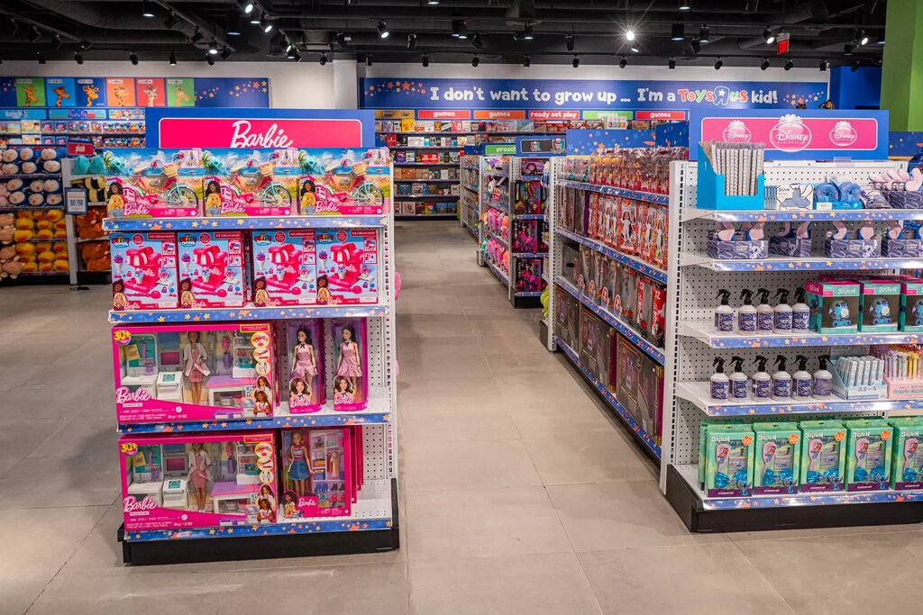 Toys"R"Us Holiday Shop Bay Street Emeryville in Emeryville, CA