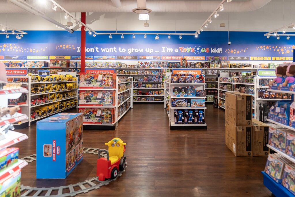 Toys"R"Us Holiday Shop Eastland Mall in Evansville, IN