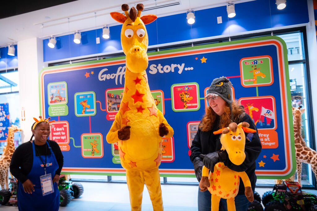 Toys R Us Westroads Mall