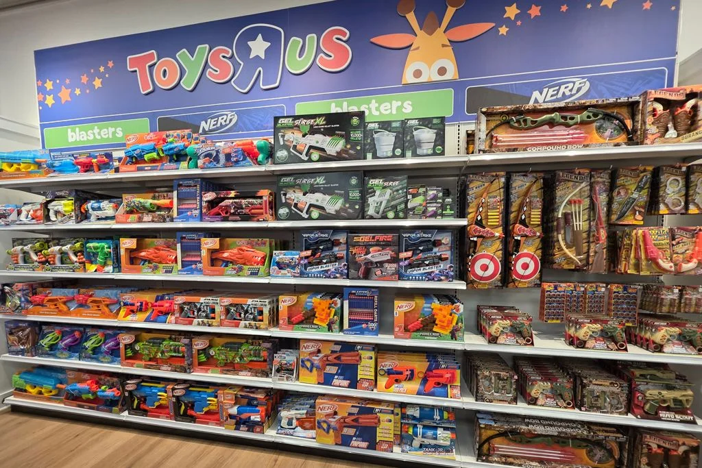 Toys“R”Us Great Lakes Crossing store in Auburn Hills, MI