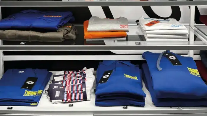 Vêtements et accessoires