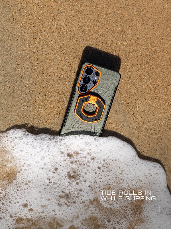 Tide rolls in while surfing