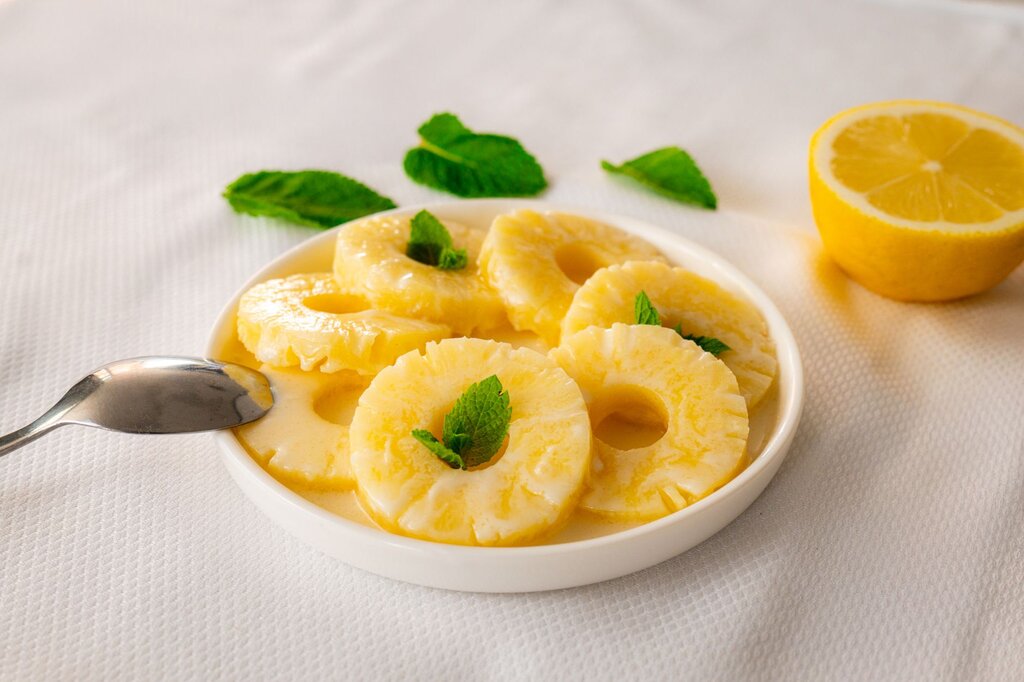 canned pineapple in bowl