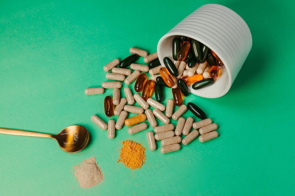 image of different supplements including capsules, powder and liquid on a spoon