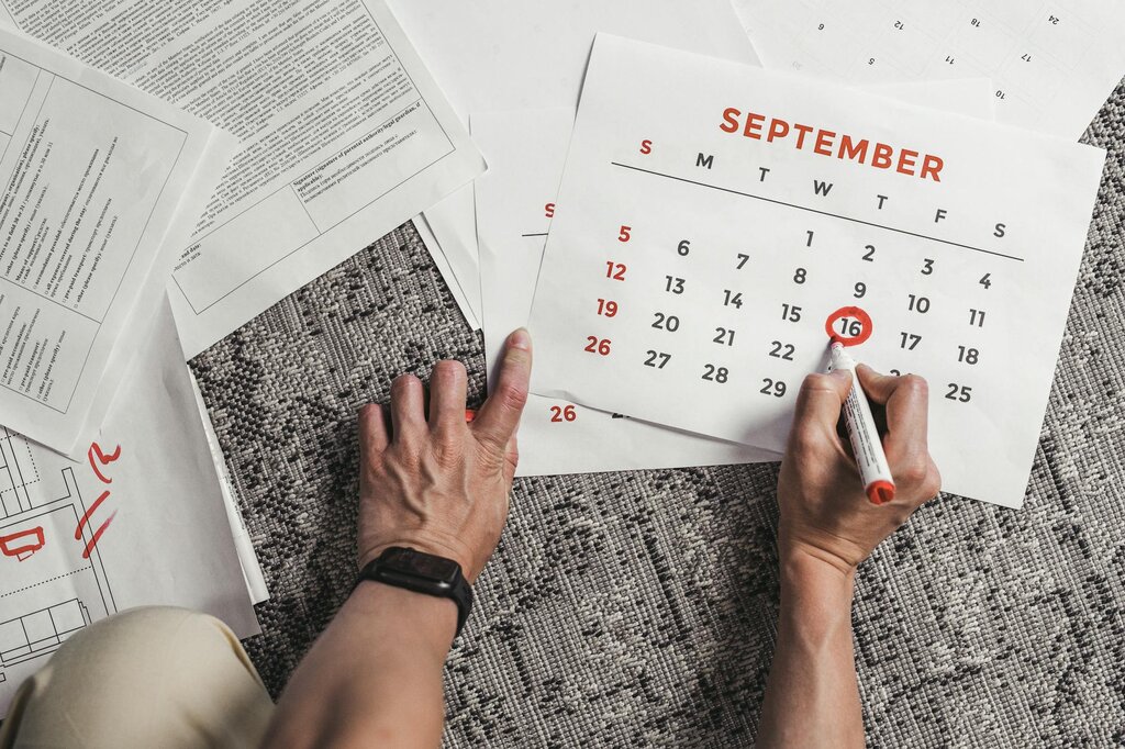 person circling date on calendar