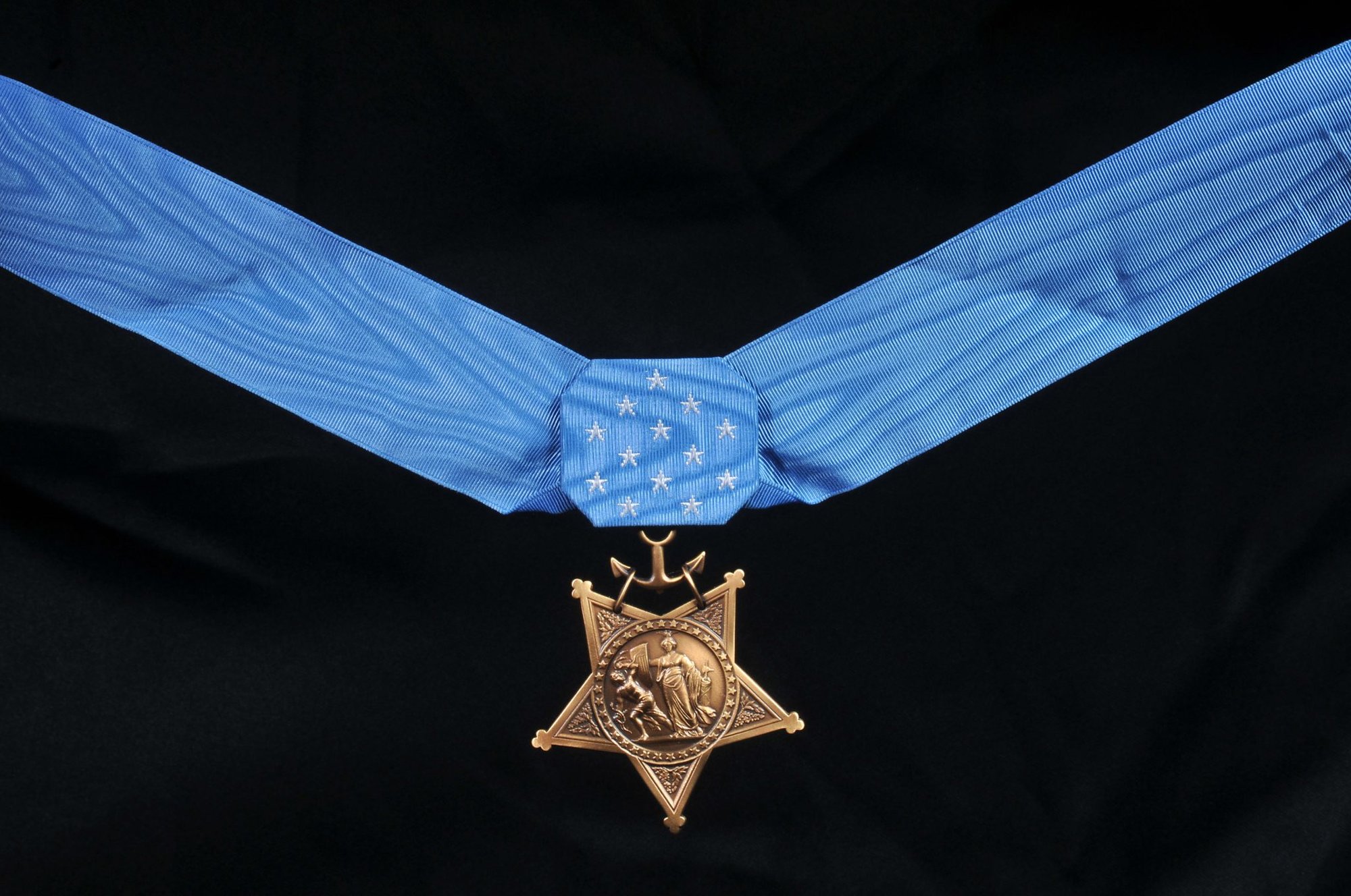 160218-N-ED767-110
WASHINGTON (Feb. 18, 2016) The Medal of Honor will be awarded to Senior Chief Special Warfare Operator (SEAL) Edward C. Byers Jr. by President Barack Obama during a White House ceremony Feb. 29. Byers is receiving the medal for his actions during a 2012 rescue operation in Afghanistan. (U.S. Navy photo/Released)