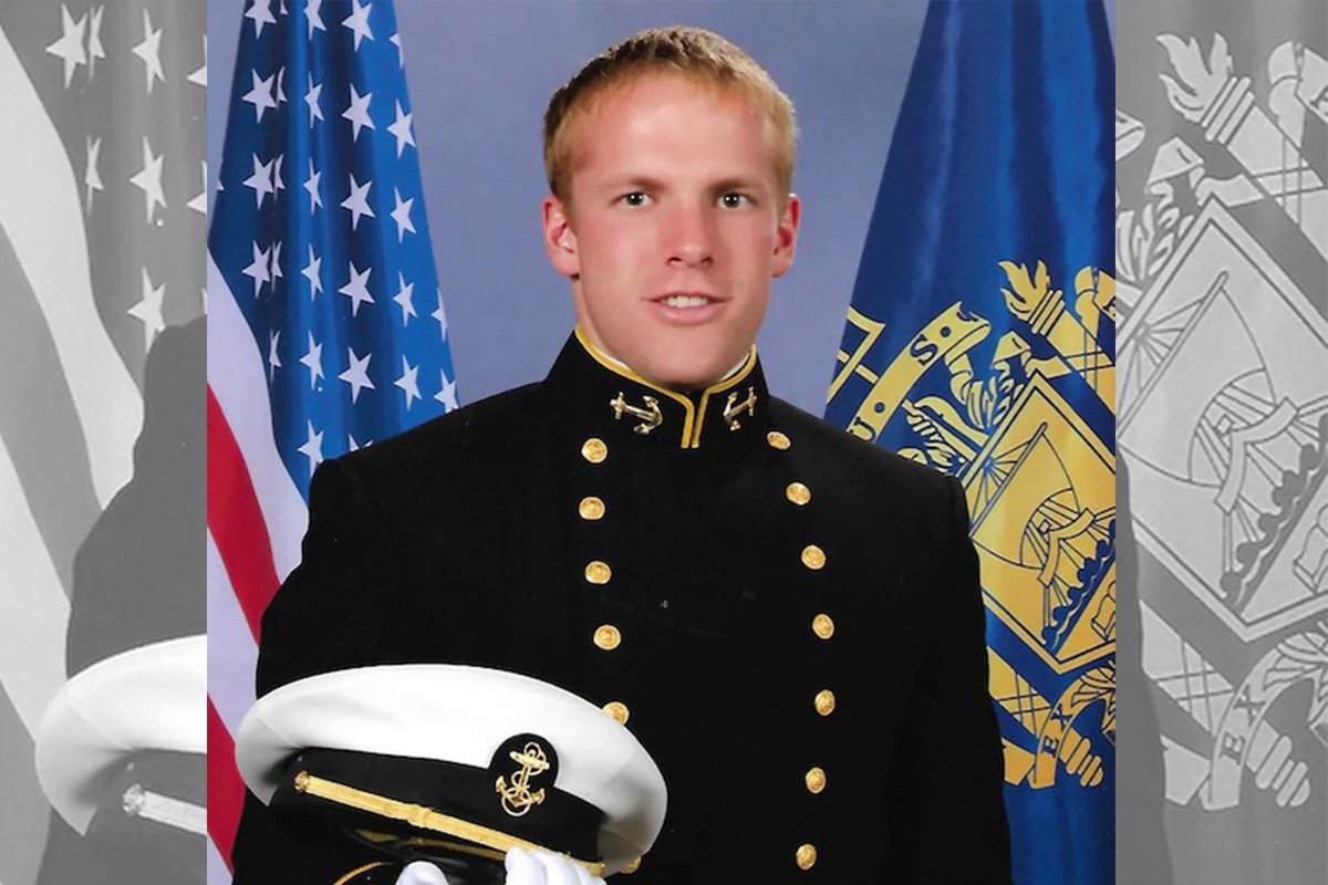 Navy EOD officer dies