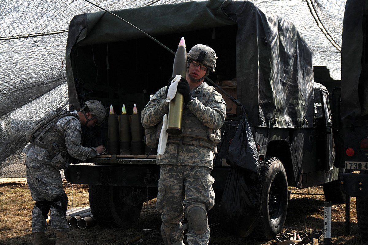 m777 howitzers