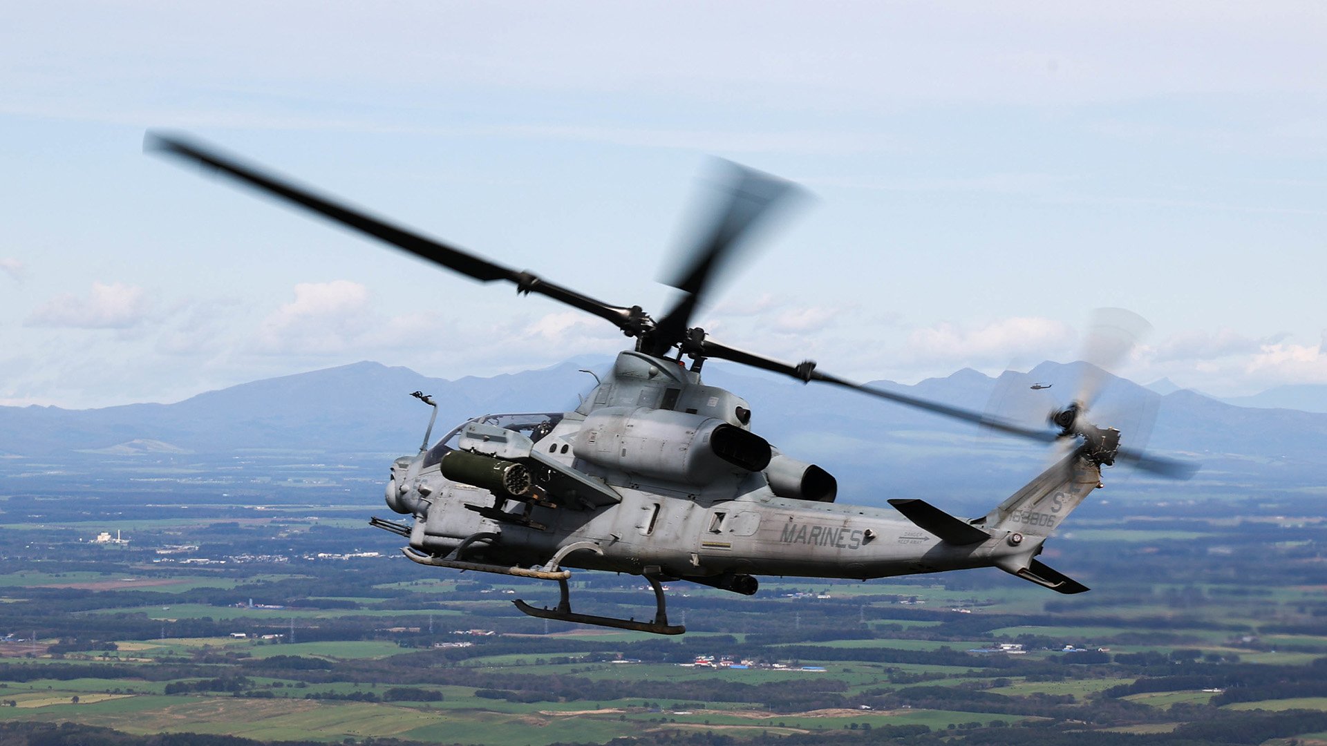 Explore the Ah-1Z Viper! An upgraded version from the Ah-1W Super Cobra.
