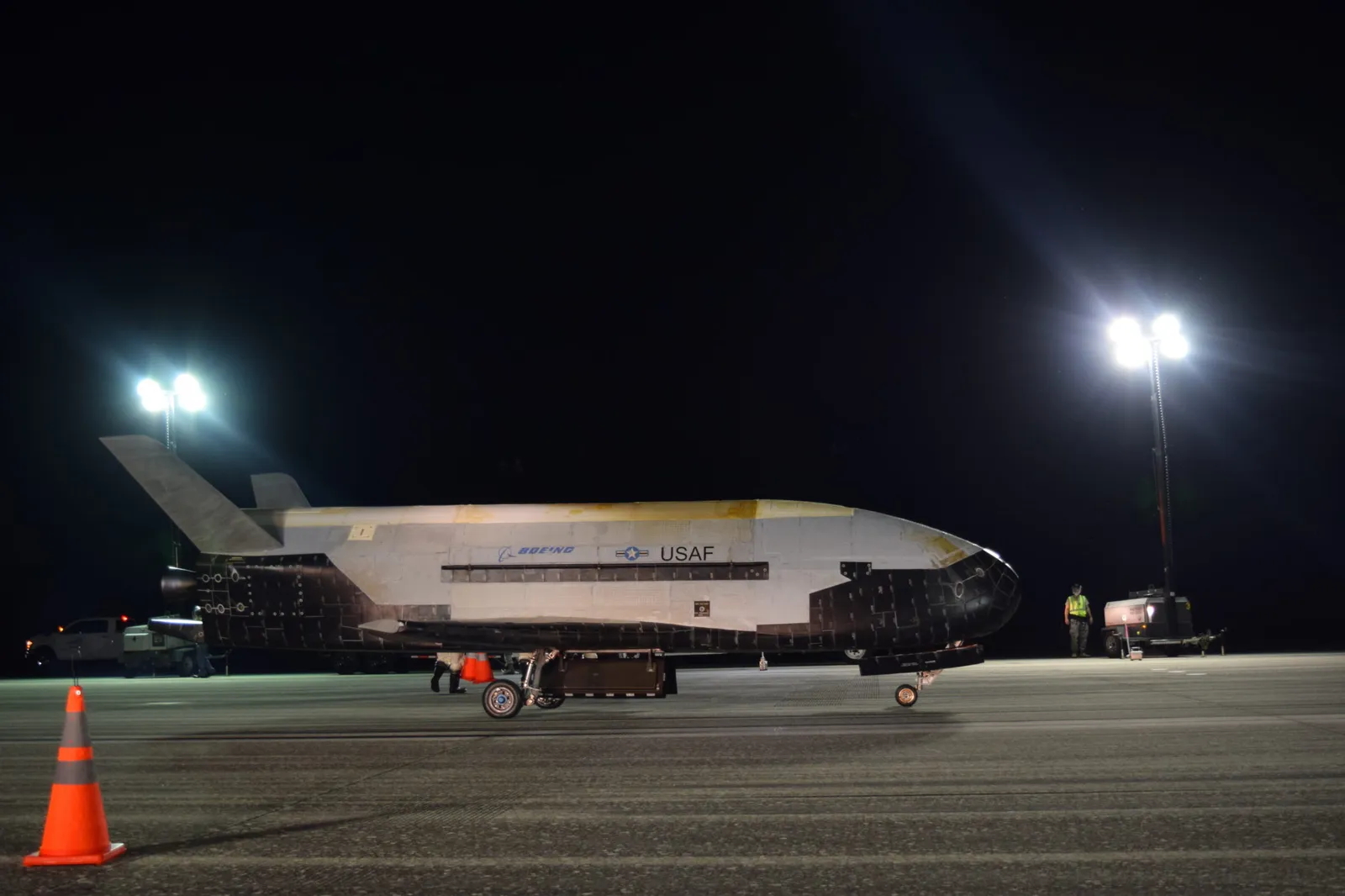 X-37B Breaks Record, Lands After 780 Days in Orbit