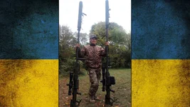 A Ukranian soldier stands with a pair of Alligator guns.