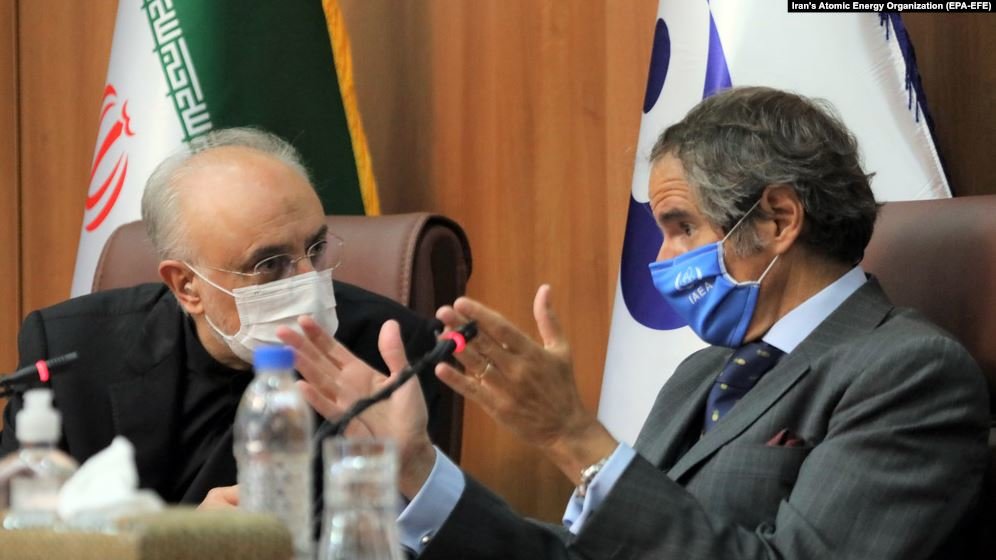 Iranian nuclear chief Ali Akbar Salehi (left) and IAEA head Rafael Grossi speak at a joint press conference in Tehran on August 25. Photo by Iran’s Atomic Energy Organization