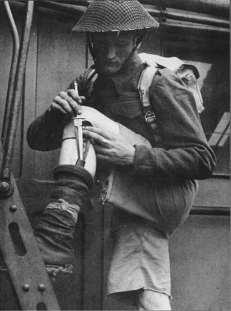 A commando conceals his F-S knife in a sheath on his calf. Photo courtesy of the Commando Museum. http://www.cdomuseum.be/ANGLAIS/16_uk.htm