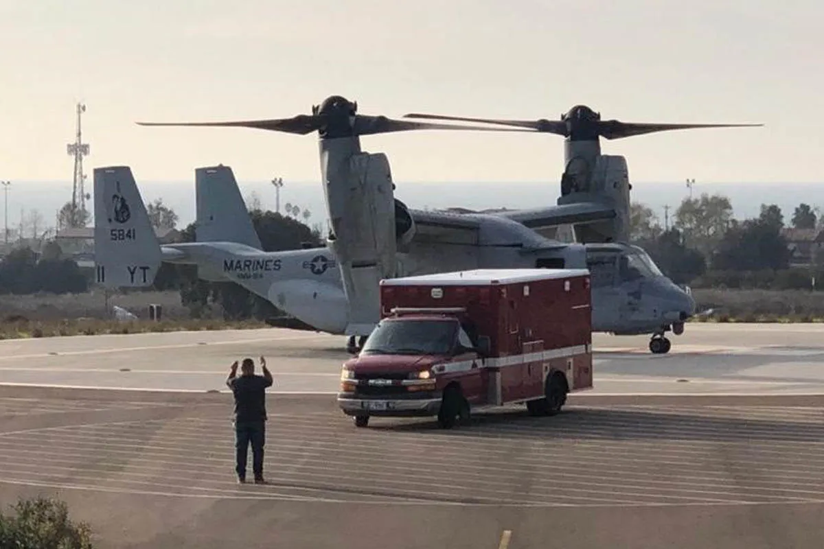 U.S. Army combat medic saves airline passenger