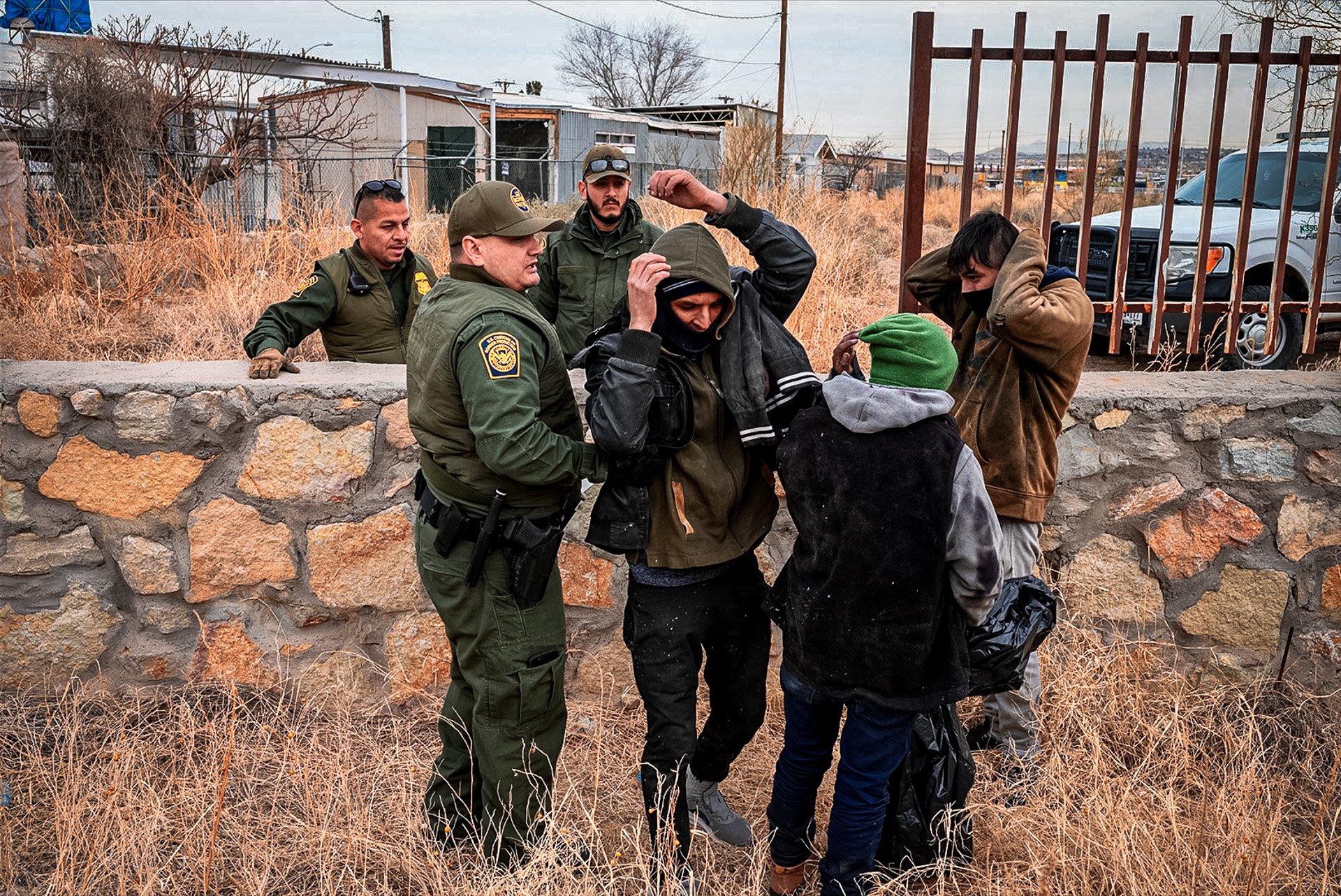 mexico border troops bide