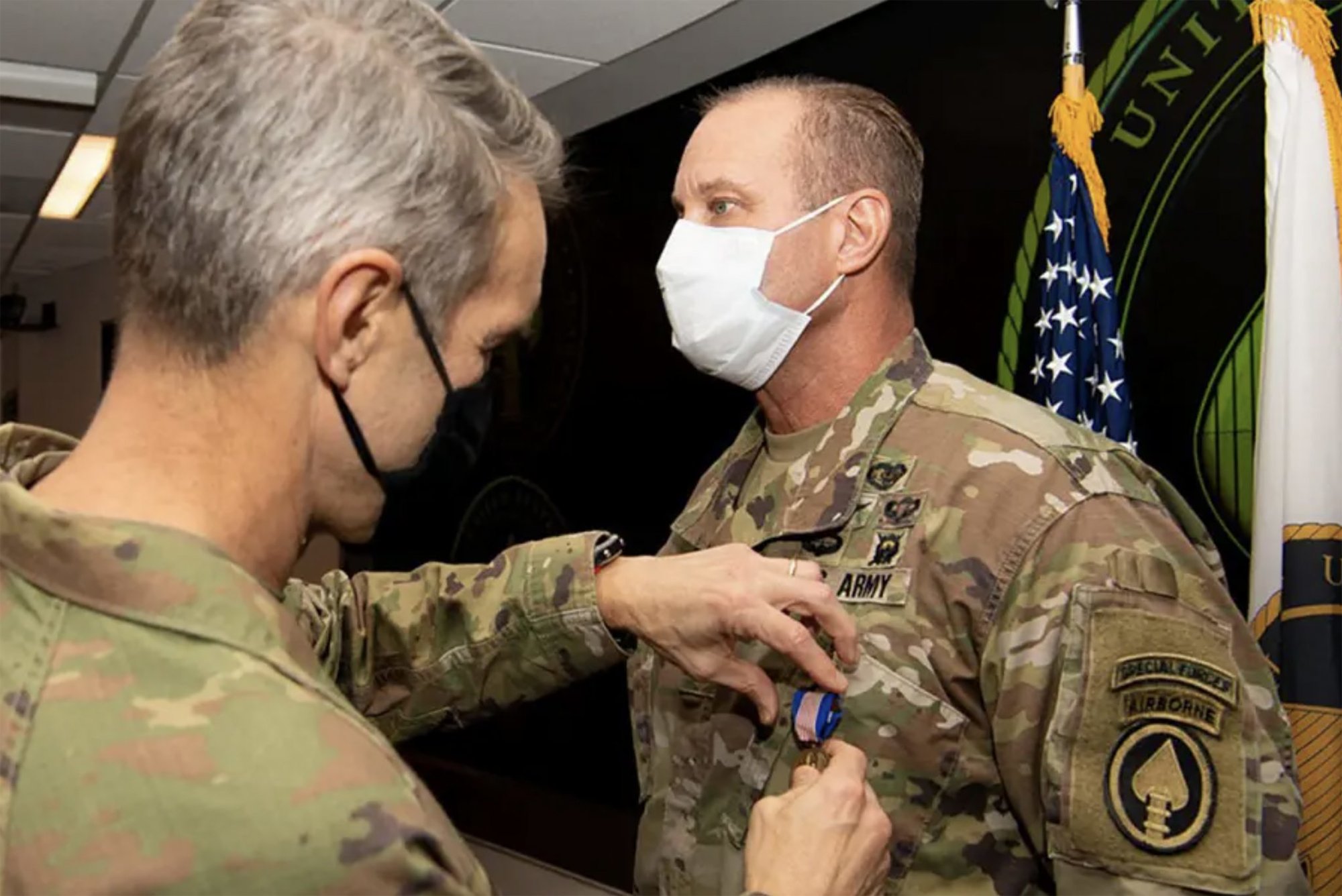 Gen Richard D. Clarke, commander, U.S. Special Operations Command, presents Lt. Col. Larry Wyatt, USSOCOM clinic director, with a Soldier’s Medal at MacDill Air Force Base, Fla., Dec. 22, 2020. Air Force Photo by Master Sergeant Barry Lou.