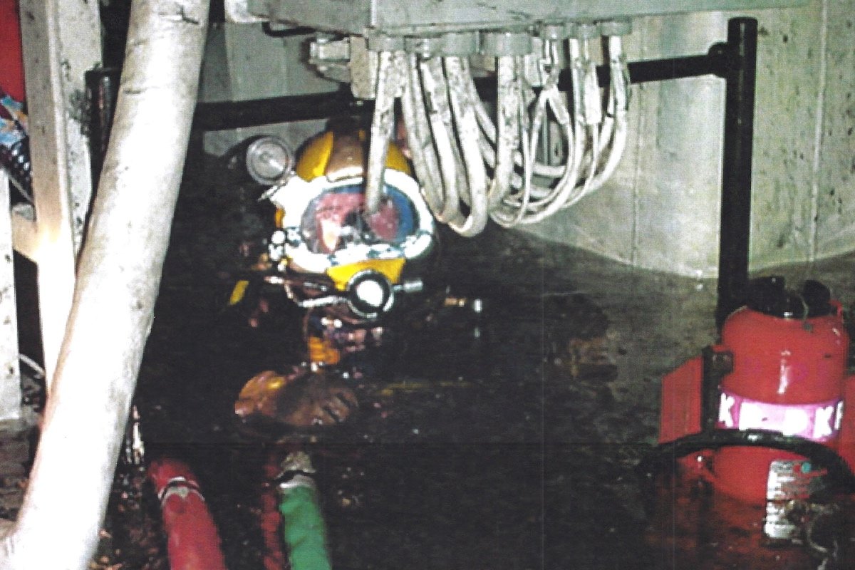 Navy divers
