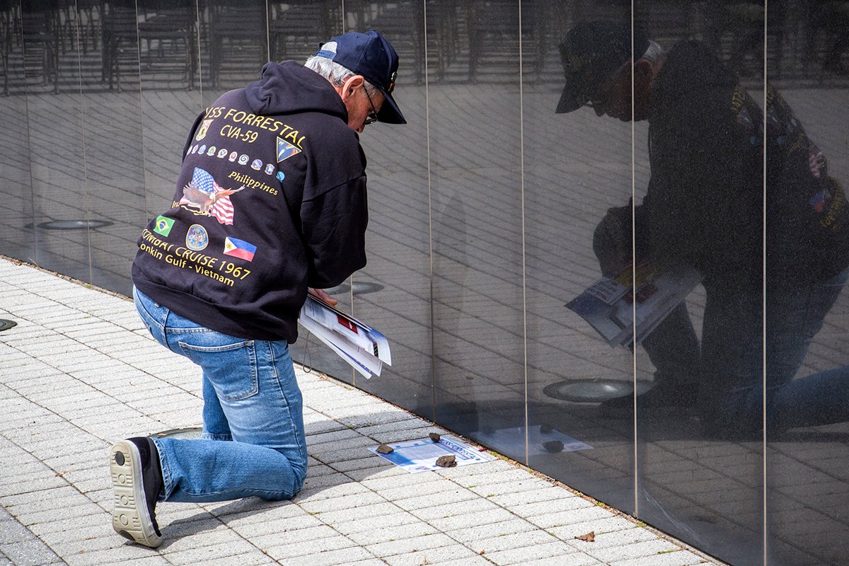 A Vietnam veteran remembers a fallen comrade May 7, 2018, during a ceremony in Holmdel, New Jersey. New Jersey Department of Military and Veterans Affairs photo by Mark C. Olsen.