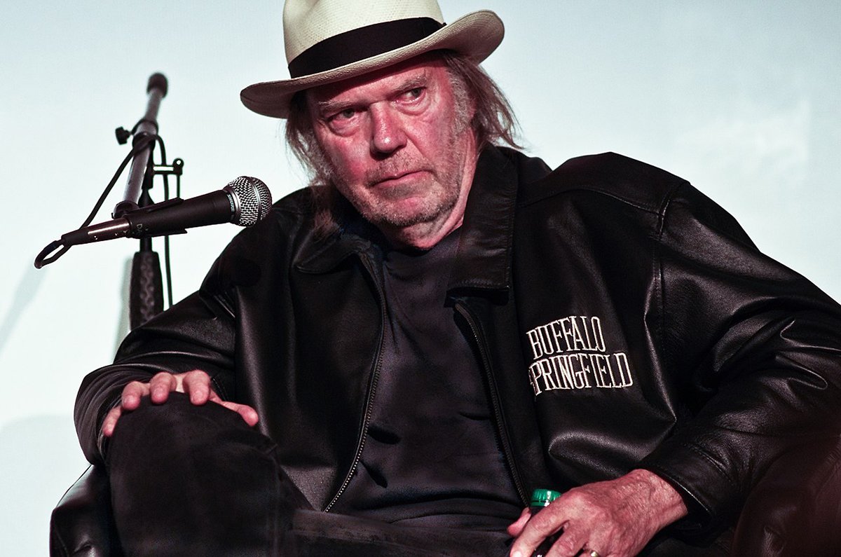 Neil Young, Joe Rogan, Spotify