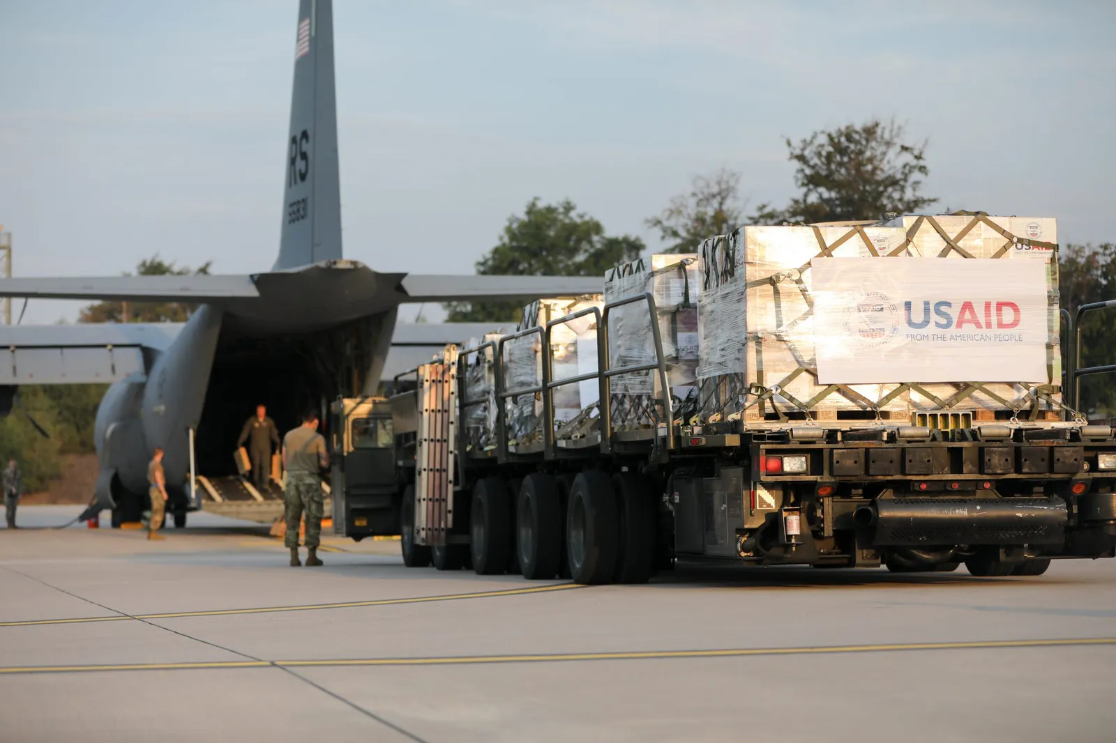 Soldiers, Airmen Based in Europe Join USAID in Supporting Lebanon