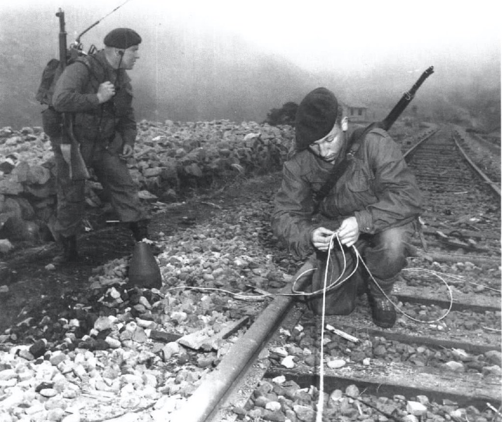 Two commandos from the Royal Marines Independent Commando during the Korean War. Photo courtesy of the U.S. Marine Corps (https://www.marines.mil/Portals/1/Publications/Train%20Wreckers%20and%20Ghost%20Killers-Allied%20Marines%20in%20the%20Korean%20War%20%20PCN%2019000410700_1.pdf)
