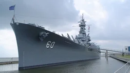 A bow shot of the USS Alabama (BB-60) located in Mobile, Alabama, USA. Wikimedia Commons photo.