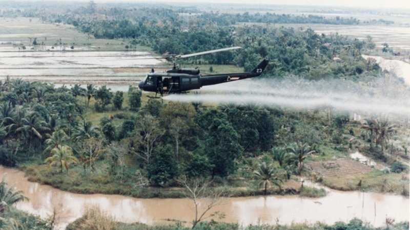 Huey-Helicopter-Agent-Orange-Vietnam.jpg