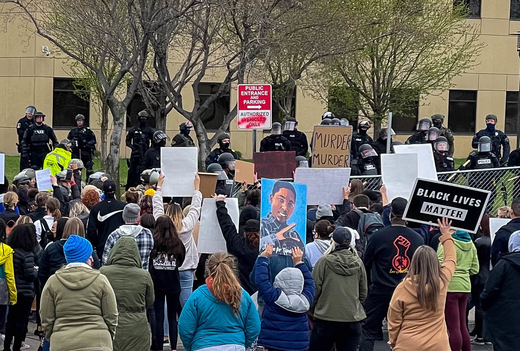 Brooklyn Center protests for Daunte Wright