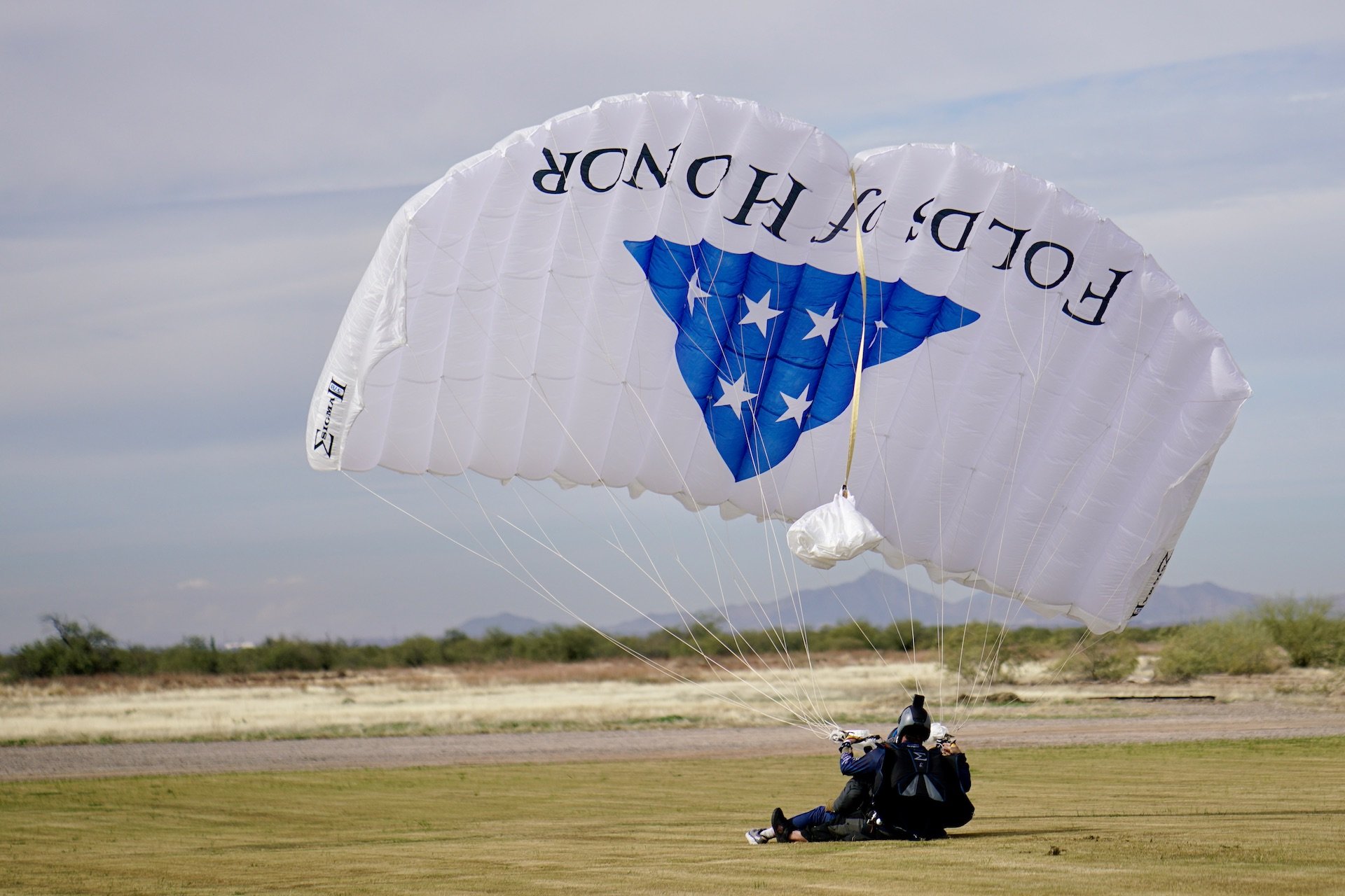 Triple 7 team skydiving record: tandem jump