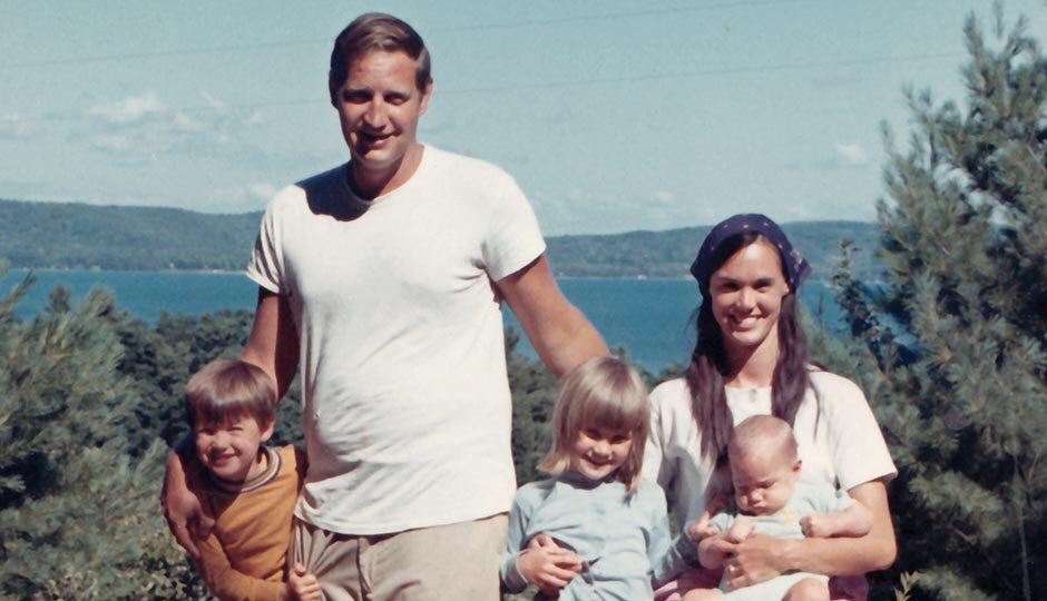 John and Bonnie Raines were parents of three young children when they decided they wanted to help burglarize the FBI in 1971. They were never caught by the authorities. Photo courtesy @LadyOfSardines via Twitter.