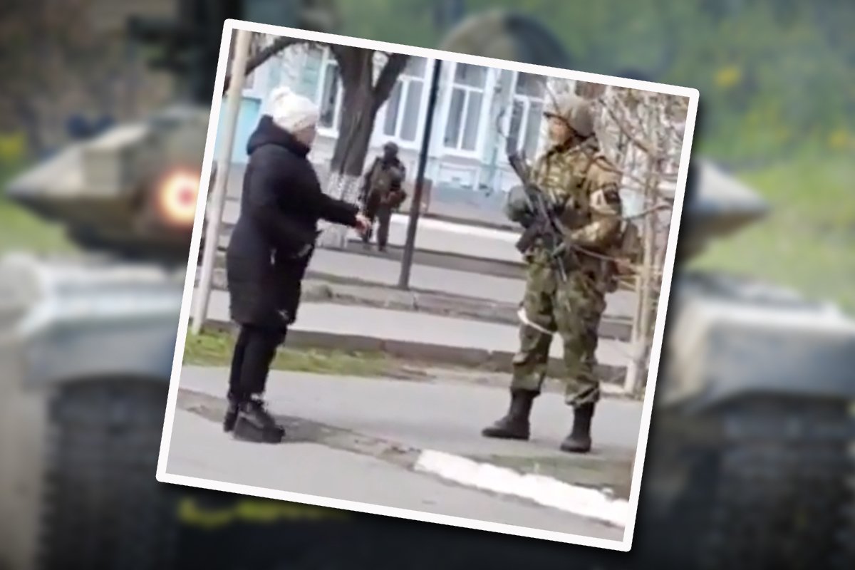 Ukraine Woman insults russian soldier