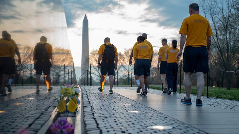 navy reserve walk sailor of the year Vietnam veterans memorial wall