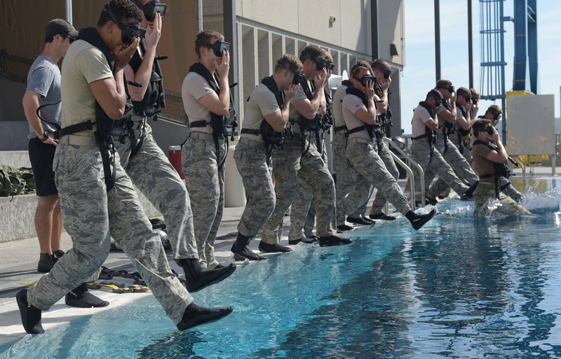 Airmen Attend Dive School Course
