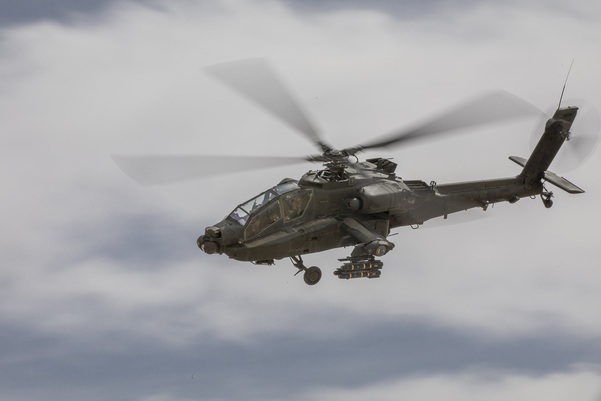 Army and Air Force partners with SDF to conduct AH-64 live-fire