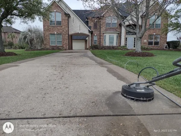 Soft Washing vs Pressure Washing: Which is Right for You?