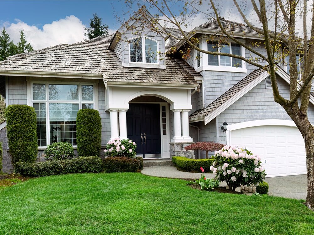 Year-round Lawn Care Schedule & Tips for Maintaining Your Lawn