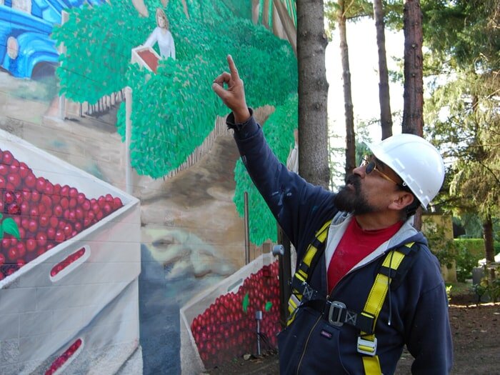 Farmworker Mural in Lake Oswego