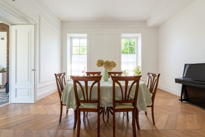 Why Traditional Dining Chairs Fail to Meet the Needs of Seniors 