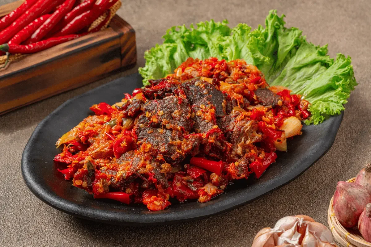 Dendeng balado dengan sambal merah pedas